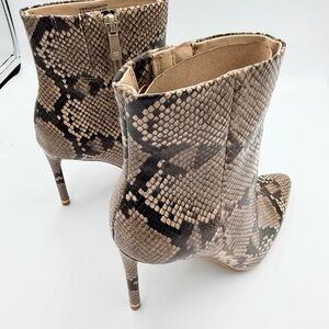 Kenneth Cole Reaction Beige and Black Snakeskin Heeled Boots
